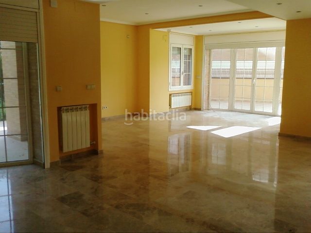 Foto 779bdbce-e34c-44d8-8577-3c169f74990a. Casa aparellada amb calefacció aparcament piscina a Salou