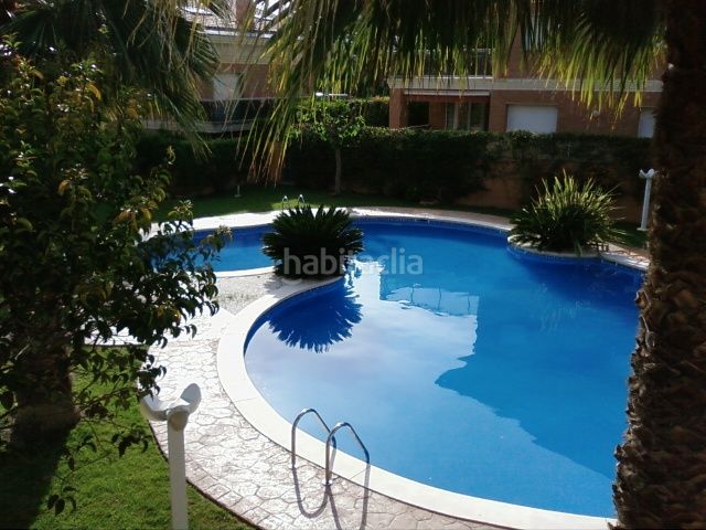 Foto 82d47a17-4cbf-47d9-a4f9-fe27dbec176f. Casa aparellada amb calefacció aparcament piscina a Salou