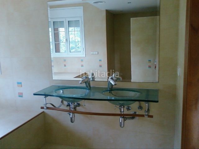 Foto a6d5a833-b640-4f79-83a9-f4b82a35a5f3. Casa aparellada amb calefacció aparcament piscina a Salou