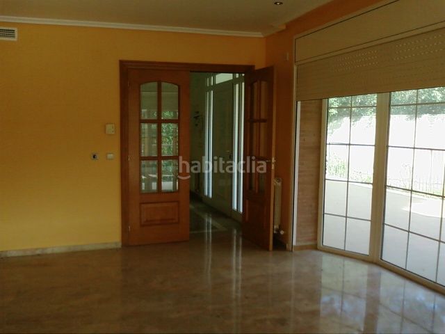 Foto a7cddb8c-3eca-4635-bf1e-509f2c864495. Casa aparellada amb calefacció aparcament piscina a Salou