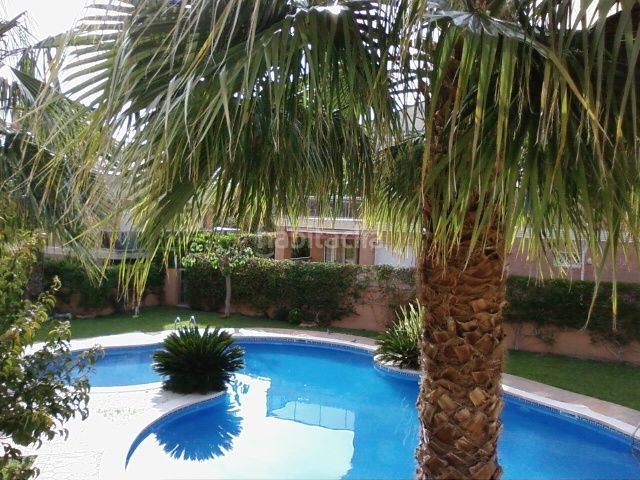 Foto b75156f0-4d36-4a71-9039-8ced75285ada. Casa aparellada amb calefacció aparcament piscina a Salou
