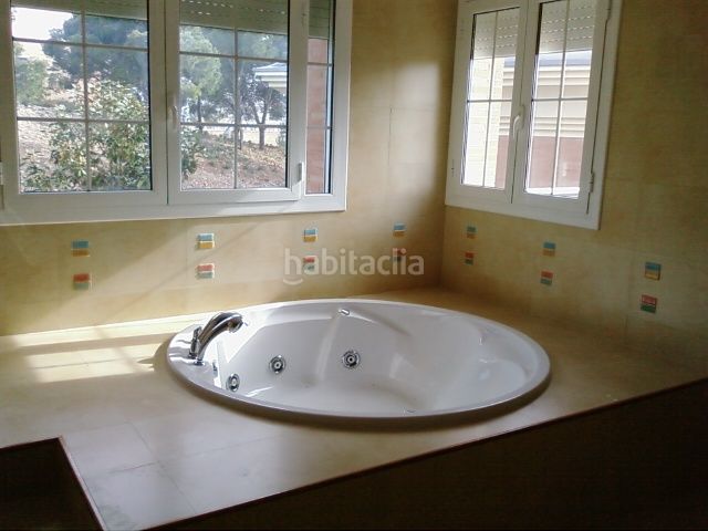 Foto c7a1b523-defa-4965-85e4-40a3be1273a1. Casa aparellada amb calefacció aparcament piscina a Salou