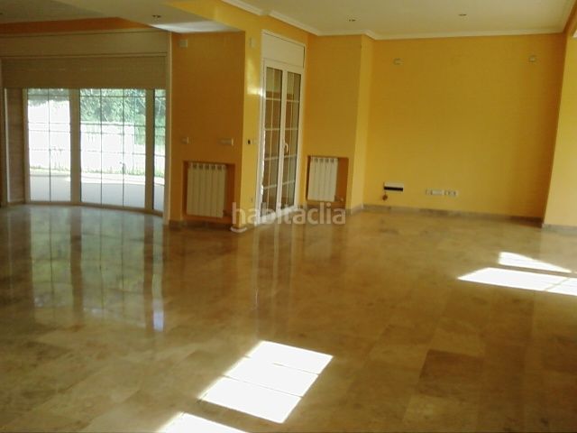 Foto e9f86a18-9327-4bcd-9e19-dd552c26615c. Casa aparellada amb calefacció aparcament piscina a Salou