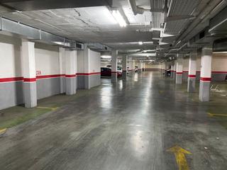 Car parking in Carrer de montserrat roig 5. Plazas de parking en venta- mas iglesias