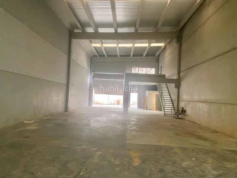 Foto b951353c-82ff-402c-b972-c8878ad548a3. Fabrikhalle in Constantí