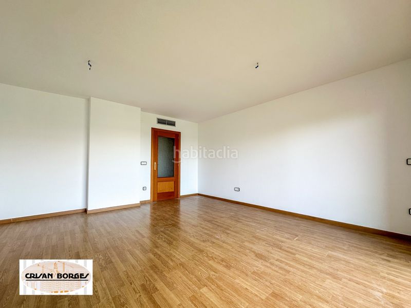 Foto a02b4c9f-e724-4a8e-866e-daae39688a11. Pis amb piscina a Migjorn Reus