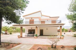 Chalet in Crevillente
