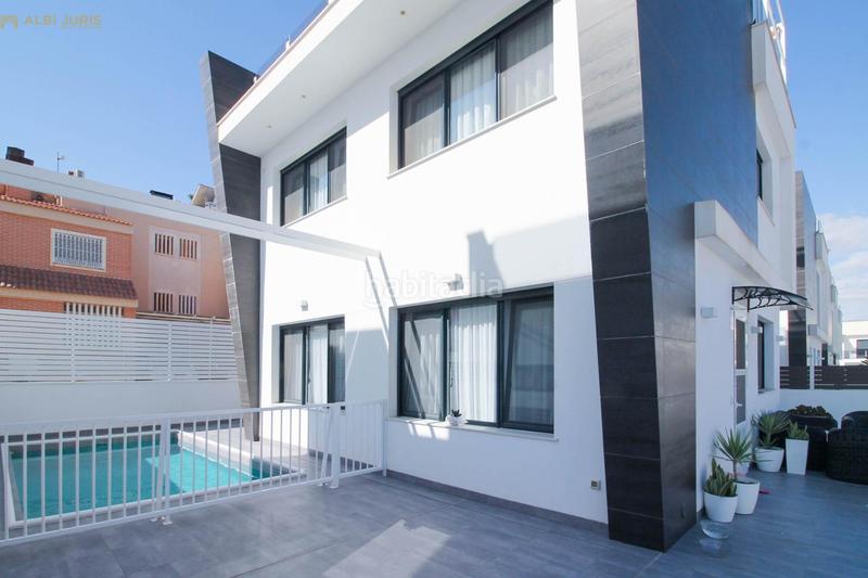 Foto 2ba529f4-17a7-4c75-b734-7d475318c1df. Chalet with parking in Monte y Mar Santa Pola