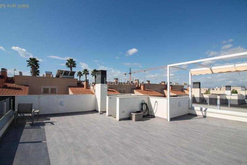 Foto 4d84626e-43cc-4941-b632-3f3197b99e8e. Chalet with parking in Monte y Mar Santa Pola