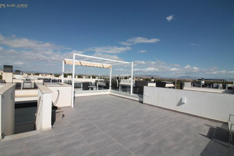 Foto 6cc19852-4575-47b7-ac60-92325d6a93ea. Chalet with parking in Monte y Mar Santa Pola