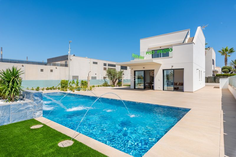 Foto 42b6e41d-9014-43e3-be2d-efb154e9e59f. Chalet en Campoamor Orihuela