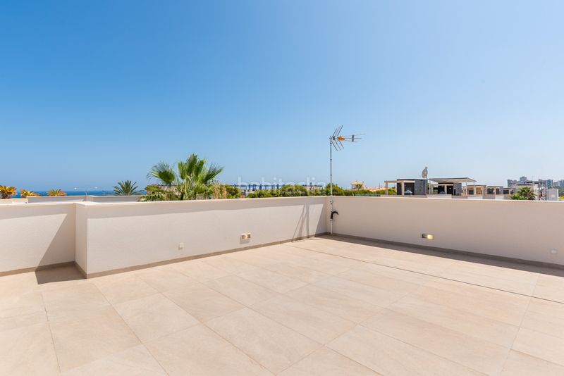 Foto f2af9083-38f0-462b-aaaf-86605e226a04. Chalet en Campoamor Orihuela