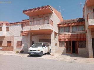 Casa adossada a San Isidro