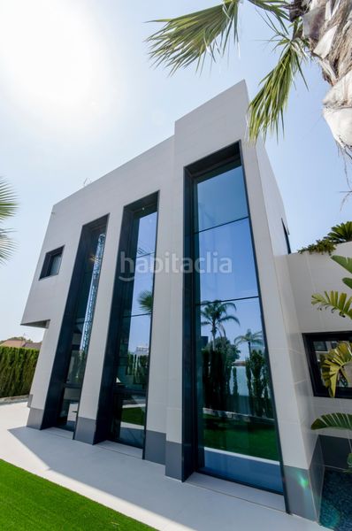 Foto 52e53617-f5f4-4b28-9664-ebe3ad02c394. Chalet en Campoamor Orihuela
