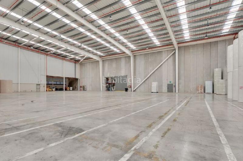 Foto 4fcfe733-5b86-490b-984d-55317c145f0c. Lloguer local comercial amb calefacció a Montornès del Vallès