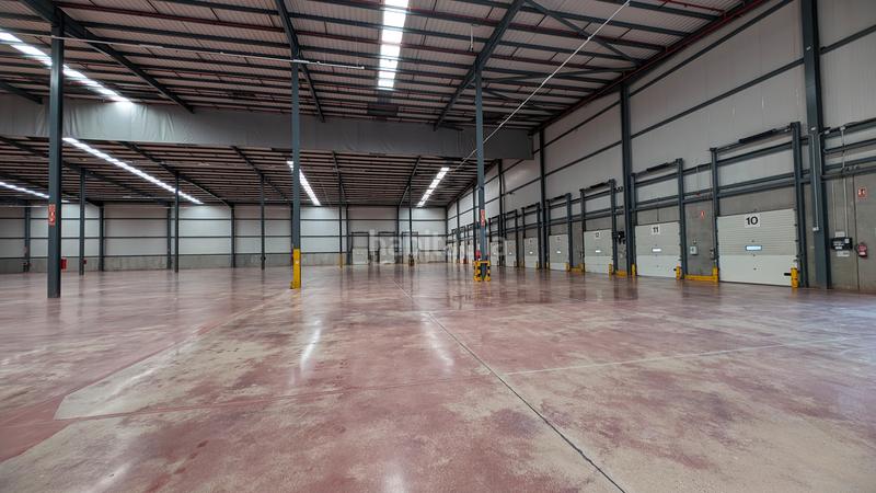 Foto 3e08894a-a0ff-4440-b453-2ee2c6ced1fe. Affitto capannone industriale in Bisbal del Penedès (La)