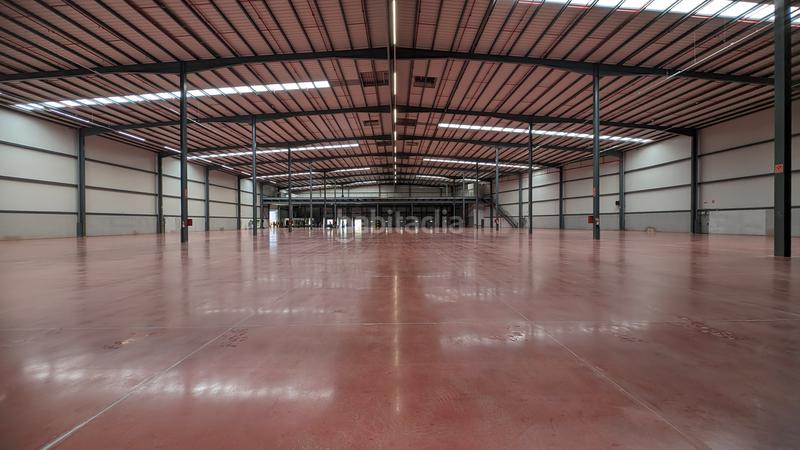 Foto 93a9f63e-a332-4bf4-8123-37a5b876f8bb. Affitto capannone industriale in Bisbal del Penedès (La)