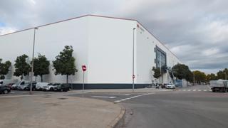 Location Bâtiment à usage industriel à Centre. Naves en alquiler en l'hospitalet de llobregat de 5.900 m²