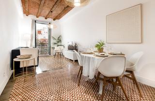 Appartement  Carrer de la diputació. Piso en venta ubicado en una finca regia en el centro de la eixa