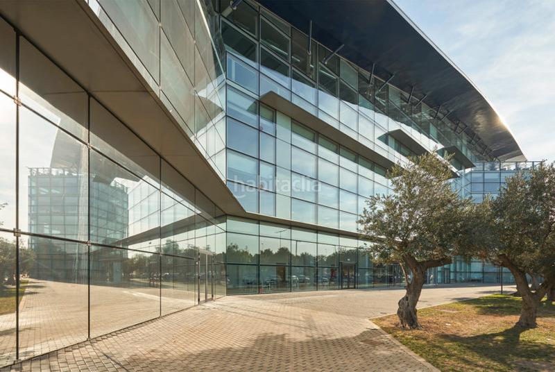 Foto 7033fe0e-a332-4e55-b5bb-428aefc2fc51. Alquiler oficina  disponible en zona franca en Barcelona