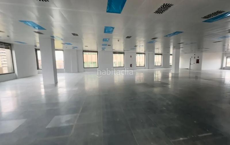 Foto 980e80a7-281a-4829-850a-7a9332188a0f. Alquiler oficina  disponible junto illa diagonal en Barcelona