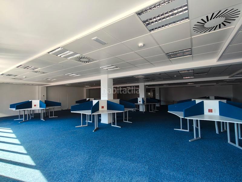 Foto 7634cc32-8b57-441e-a1cf-b55bff37e30c. Lloguer oficina amb calefacció a El Parc i la Llacuna del Poblenou Barcelona