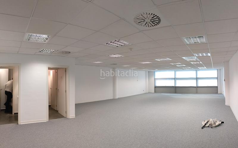 Foto 0fc94bc1-1bab-4e64-a9b6-c7dcd021c1a5. Rent office space with heating parking in El Remei Badalona