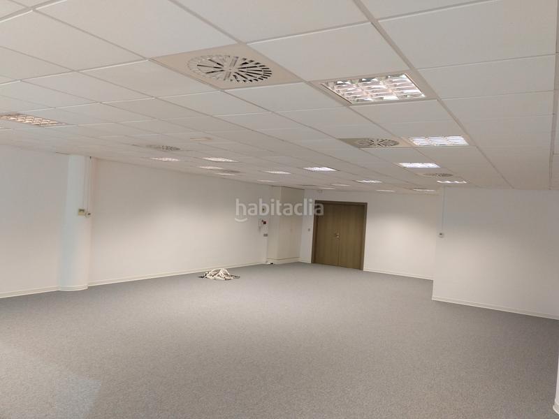 Foto 650f5db0-2d27-4bd0-84e8-fb1803251670. Rent office space with heating parking in El Remei Badalona