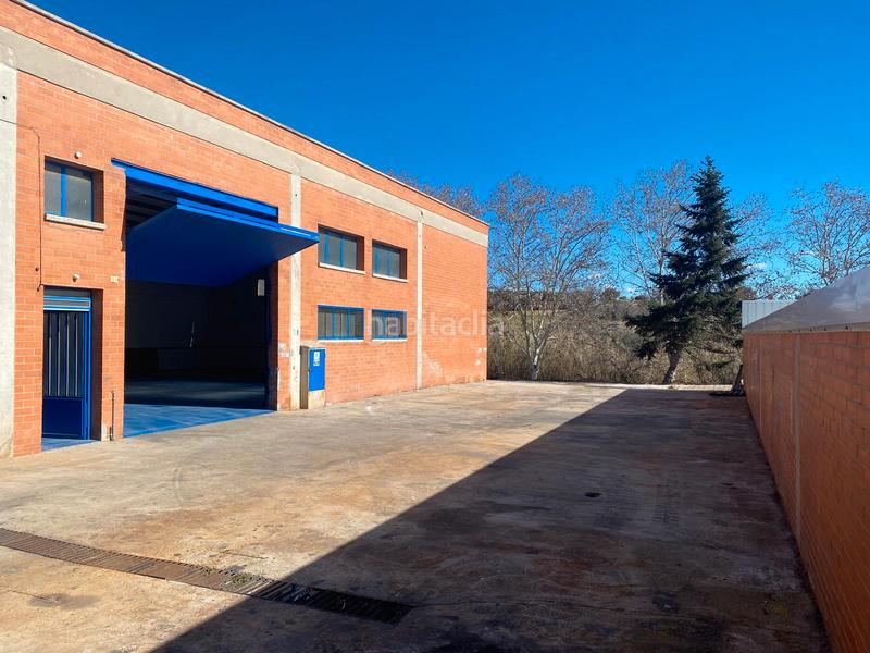 Foto f1b38671-c7e3-40d9-8a72-71fdd04b2195. Capannone industriale in Sentmenat