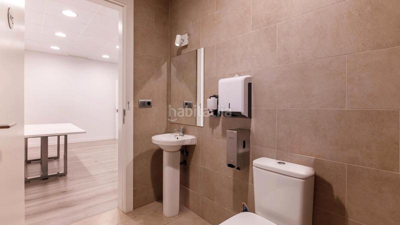 Foto eb5a27ea-0fd8-4eca-8ec0-8e3b66c4f781. Affitto locale commerciale con riscaldamento in Vila de Gràcia Barcelona