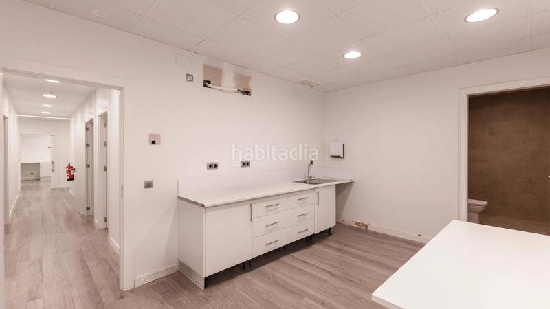 Foto 0034cd9a-2eca-4474-b4f1-64f4acaffd92. Rent business premise with heating in Vila de Gràcia Barcelona