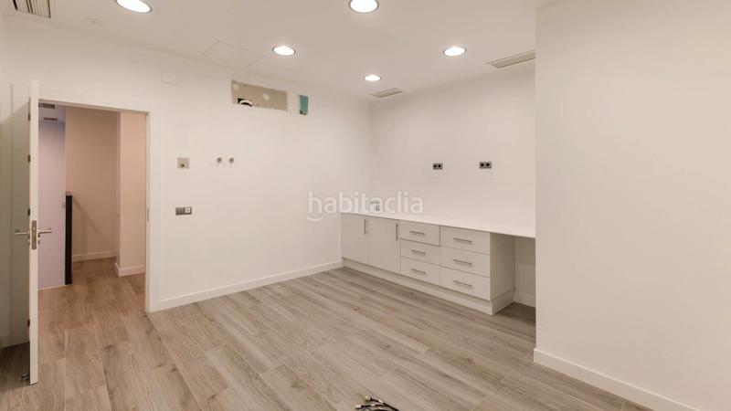 Foto b72df444-a6d8-4fcd-bdbb-3b9efe602a46. Rent business premise with heating in Vila de Gràcia Barcelona