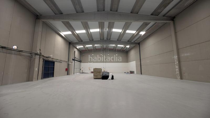 Foto 396454d0-be00-498b-8965-f6093c5663e7. Alquiler nave industrial nave disponible en polígono pedrosa en Hospitalet de Llobregat (L´)