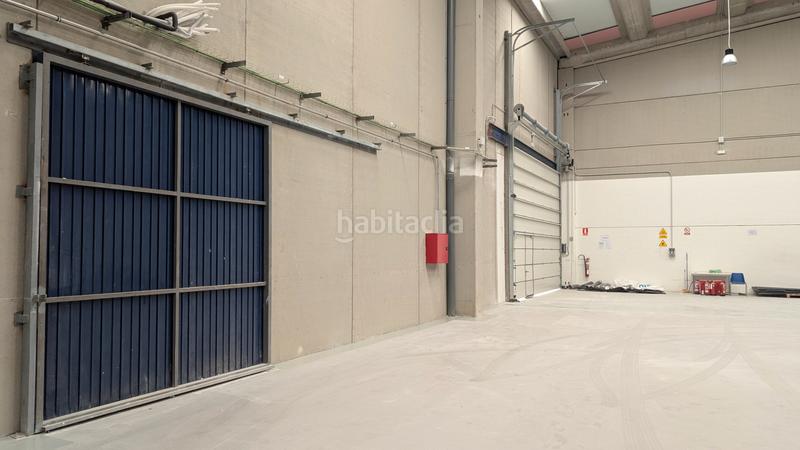 Foto c6e8efbb-9a88-4a97-a4c5-5af4a2af4672. Rent industrial building with heating in Granvia LH Hospitalet de Llobregat (L´)