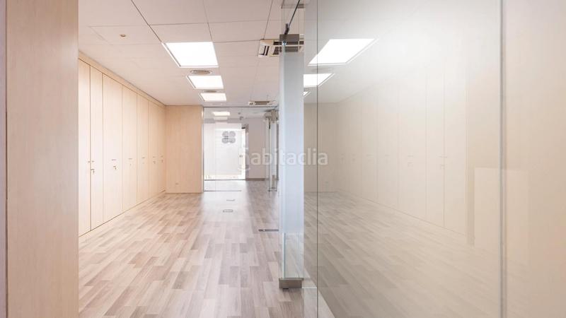 Foto 1cf7d572-c2fc-4487-bed9-85504078581d. Alquiler oficina  disponible en eixample en Barcelona