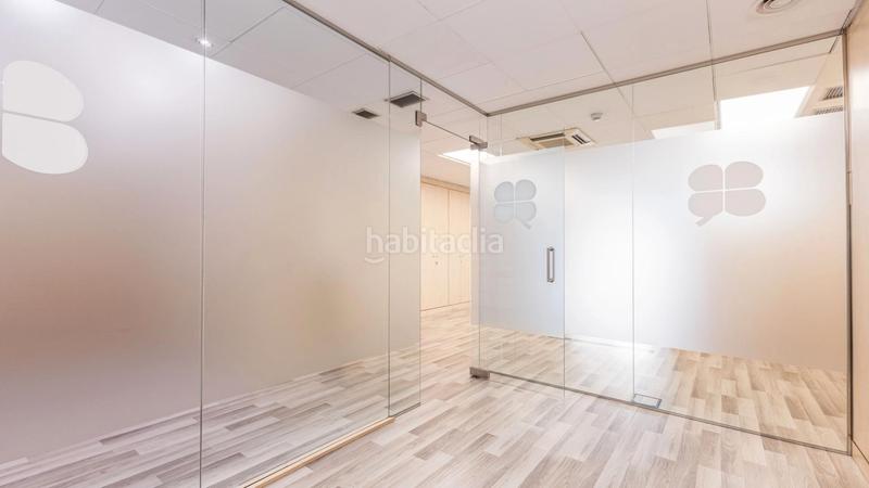 Foto 2bcb7ec9-558e-4a4f-9545-75c1b8dc6b6d. Alquiler oficina  disponible en eixample en Barcelona