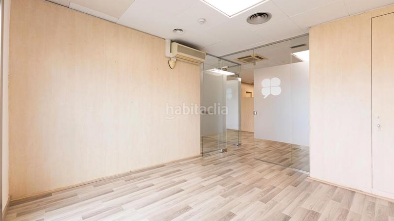 Foto 3841195b-d97d-448b-b9b9-d3f9ef6536de. Alquiler oficina  disponible en eixample en Barcelona