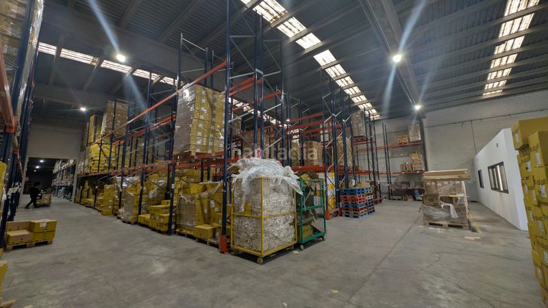 Foto 8f0c1832-8154-4cca-9378-c65a7ccb5259. Rent industrial building with heating in Perafort