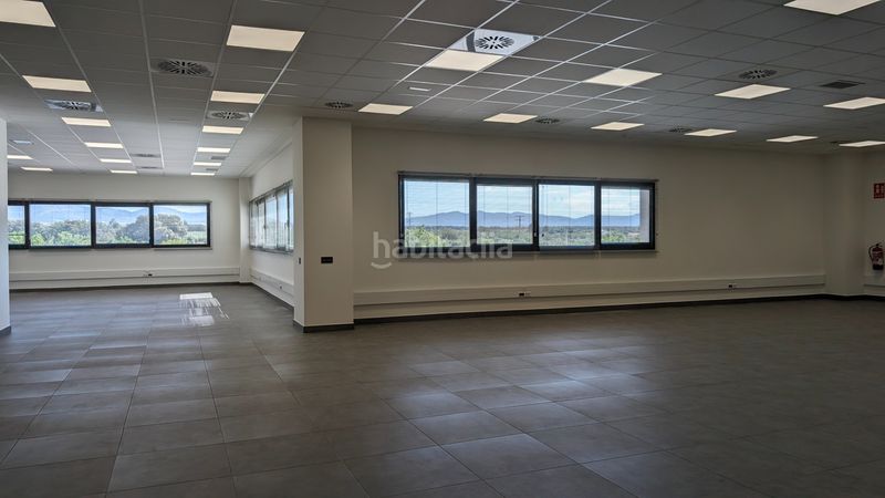 Foto 3097e72a-67a0-433e-bed6-d536d3bd595d. Rent industrial building with heating in Riudarenes