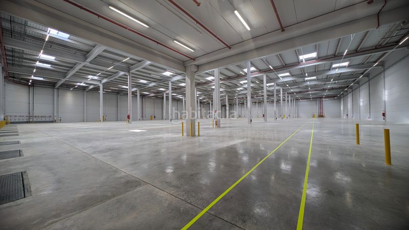 Foto b899f2de-4eb0-4f86-a697-0a65388995b5. Rent industrial building with heating in Riudarenes
