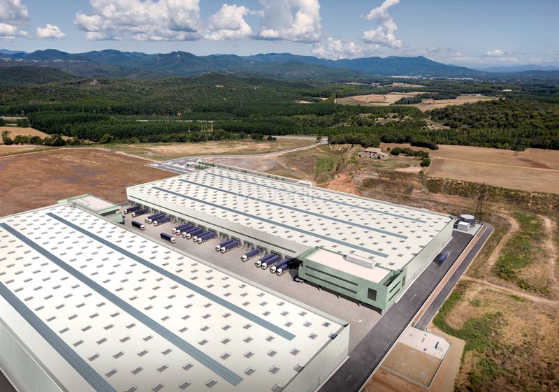 Foto efcf690b-25f8-4b51-940e-db85a6e78819. Rent industrial building with heating in Riudarenes