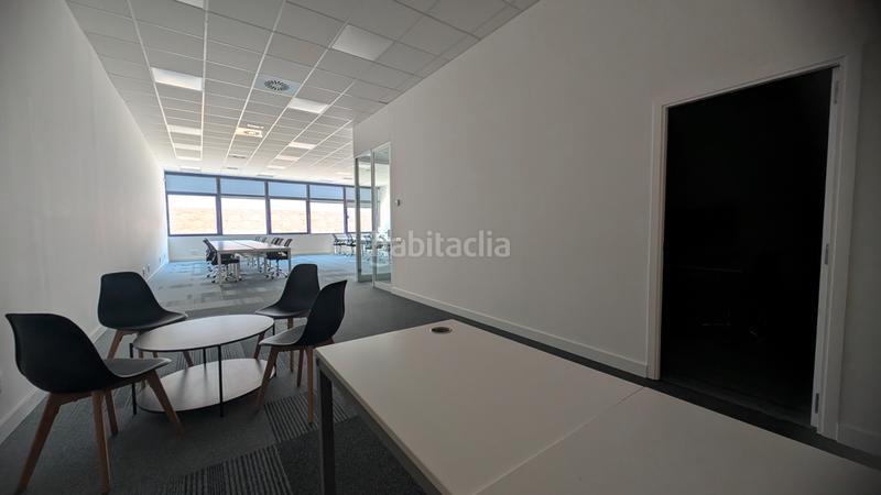 Foto eadccaaf-ff33-4fa4-a0d7-c75a97460fa5. Rent office space with heating in Provençals del Poblenou Barcelona