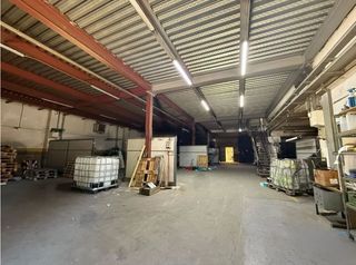 Bâtiment à usage industriel  Carrer del canigó. Nave en venta en hostalets de balenyà