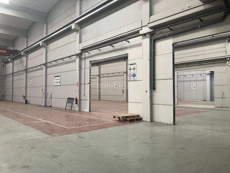 Foto 3f352085-437f-416b-a30f-2ec313152262. Industrial building with heating in Barri dels Escriptors Salt