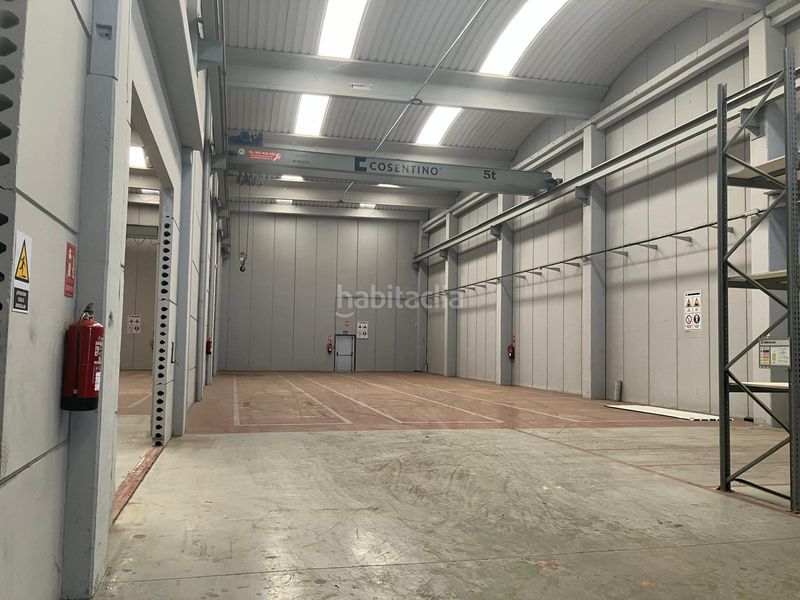 Foto 79ae258f-3b8d-4909-b8a9-089dee48679b. Industrial building with heating in Barri dels Escriptors Salt