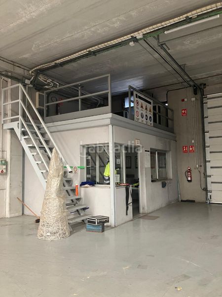 Foto f007c314-7545-4183-9c3b-9d725d41b04b. Industrial building with heating in Barri dels Escriptors Salt