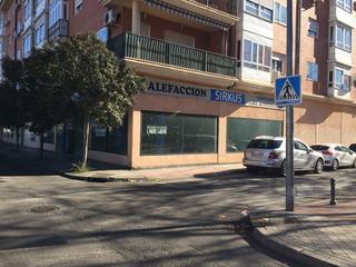 Rent Business premise in Avenida de la constitución 184b