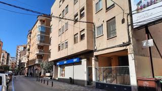 Pis a Almansa. Amplio piso en el centro de la ciudad con 3 dormitorios y plaza