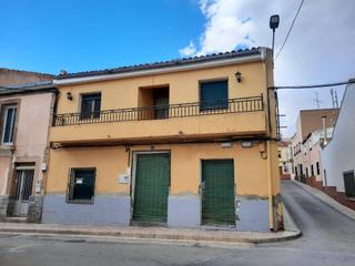 Casa a Montealegre del Castillo. Amplia vivienda familiar en el corazón de montealegre del castil
