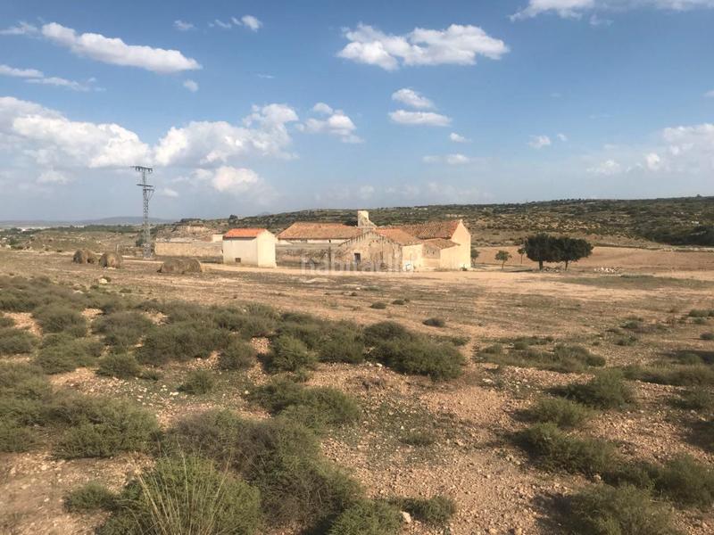 Foto ba404810-79e7-433c-91d9-2f0977d29768. Finca rústica a Almansa